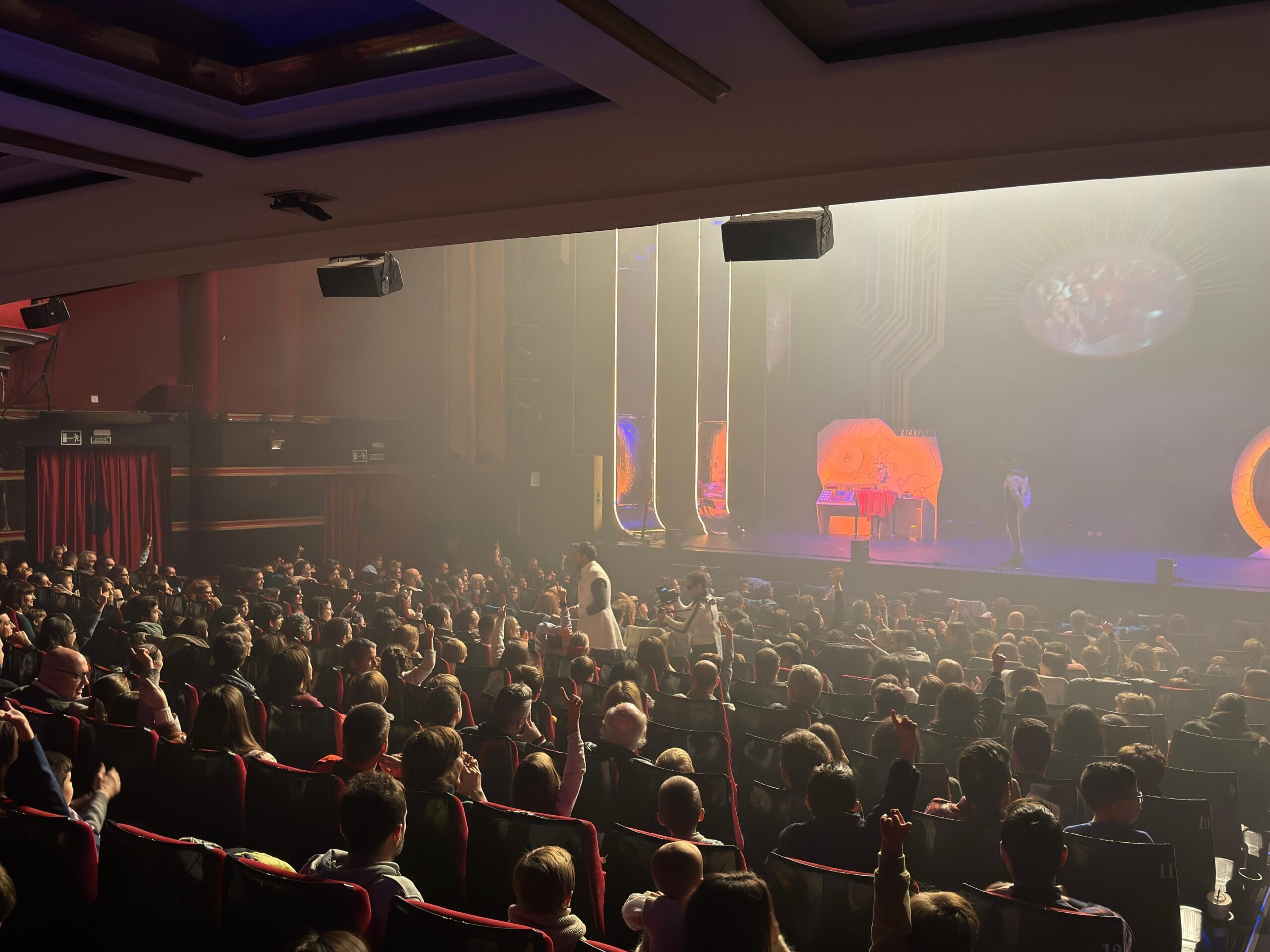Teatro Capitol lleno en un show de Borja Montón